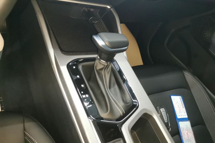 吉利汽车 帝豪 2026款 第4代 400万纪念款 1.5L CVT超越型中控内饰18