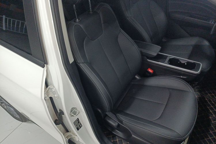 哪吒汽车 哪吒V 2022款 Pro 长续航智享版局部细节41