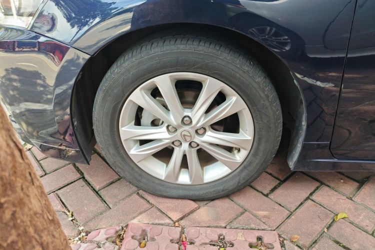 雷克萨斯CT 2014款 CT200h 精英版 单色车身外观35