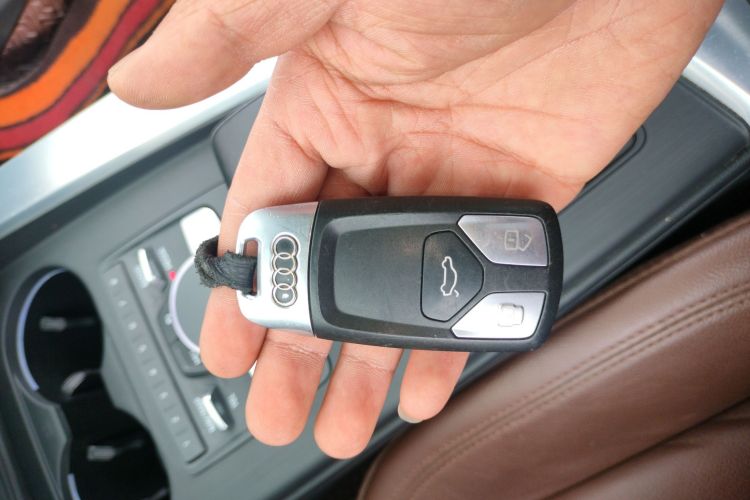 奥迪A4L 2018款 30周年年型 40 TFSI 时尚型中控内饰7001