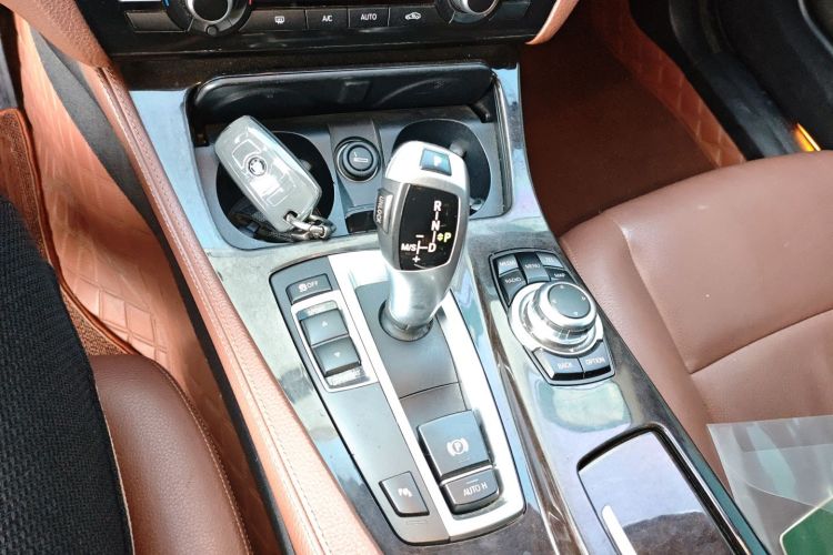 宝马5系 2017款 525Li 领先型中控内饰18