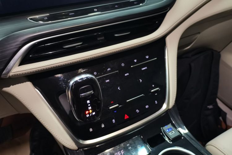 别克GL8 2022款 ES陆尊 653T 舒适型中控内饰18