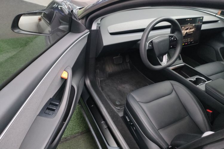 特斯拉 Model 3 2023款 后轮驱动版中控内饰20