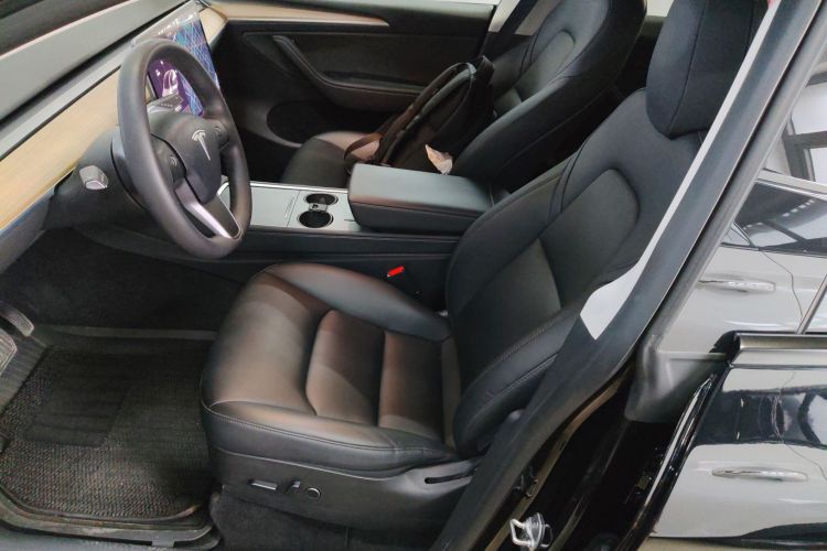 特斯拉 Model Y 2021款 标准续航后驱版中控内饰19