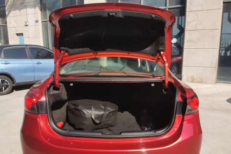 马自达 阿特兹 2015款 2.0L 蓝天豪华版机舱底盘23