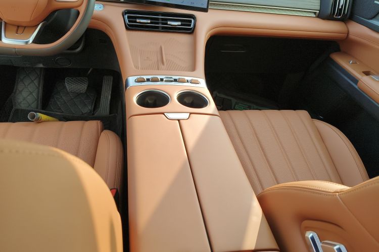 捷途X70L 2026款 2.0TD 自动旗舰 7座中控内饰18