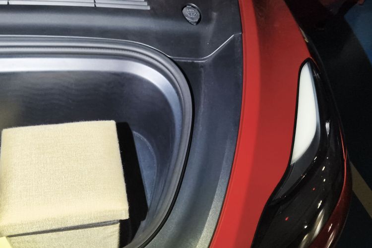 特斯拉 Model Y 2022款 改款 长续航全轮驱动版局部细节9007