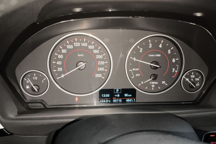 宝马3系 2017款 320i M运动型局部细节14