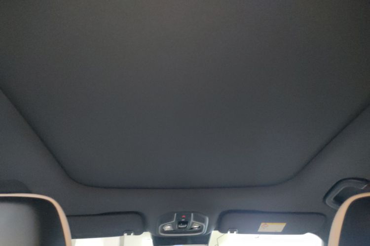 吉利银河 银河星舰7 EM-i 2025款 120km 启航+版中控内饰22