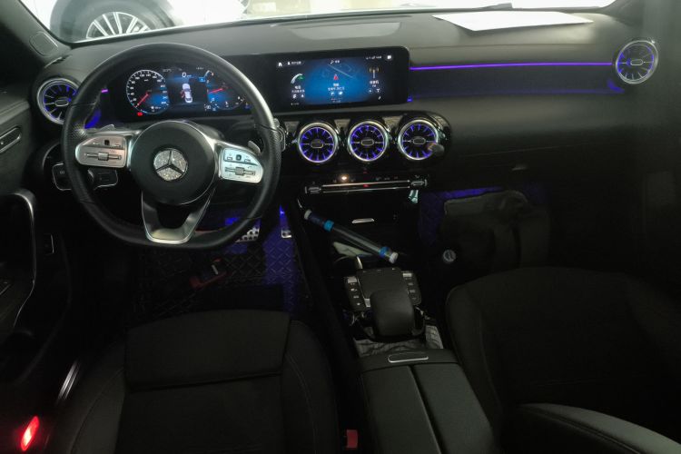 奔驰CLA 2022款 改款 CLA 200中控内饰7002