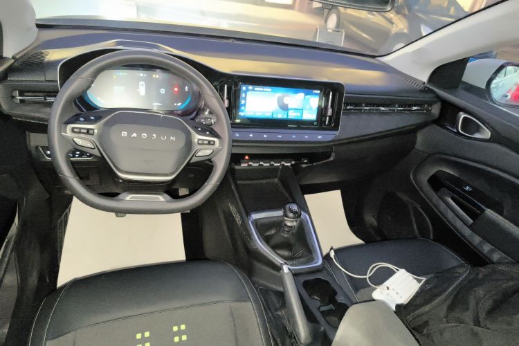 宝骏RM-5 2019款 1.5T 手动24小时在线精英型 5座中控内饰16