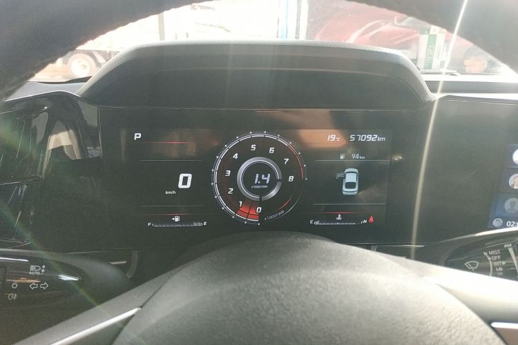 现代 伊兰特 2021款 1.5L CVT LUX尊贵版中控内饰14