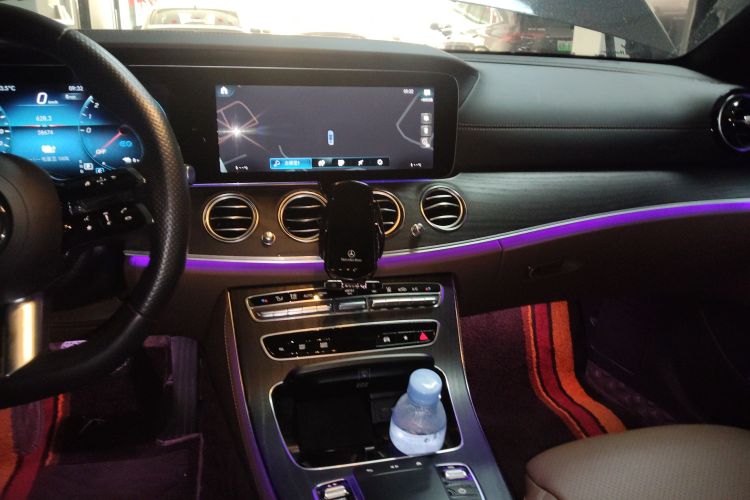 奔驰E级新能源 2023款 E 350 e L 插电式混合动力运动轿车局部细节16