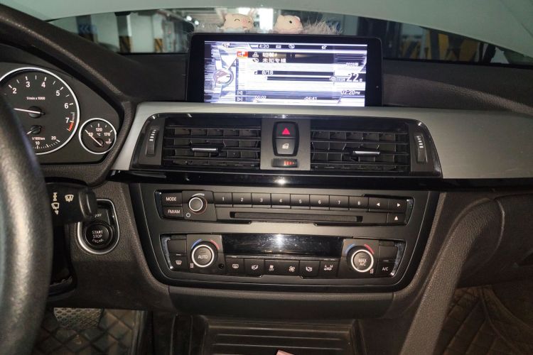 宝马4系 2016款 420i 时尚型中控内饰16