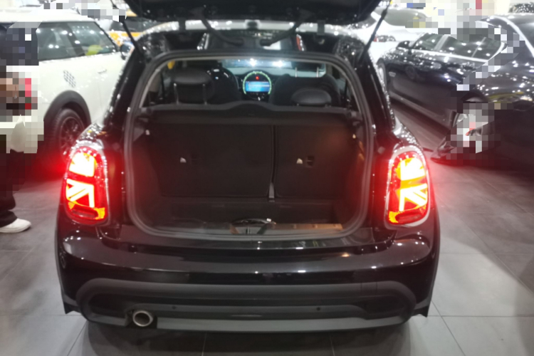 MINI 2023款 改款 1.5T COOPER 艺术家局部细节23