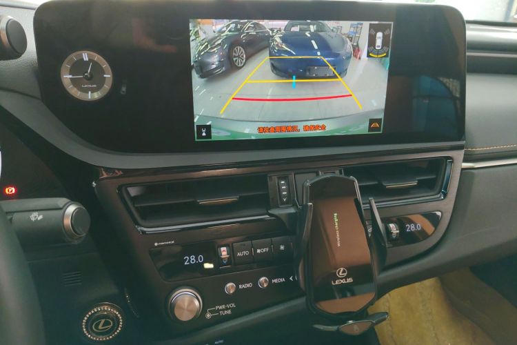 雷克萨斯ES 2023款 200 卓越版中控内饰16