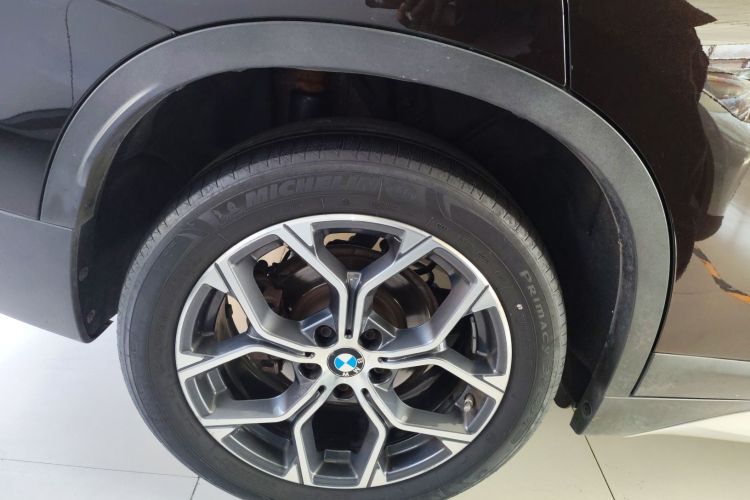 宝马X1 2020款 sDrive20Li 尊享型车身外观6008