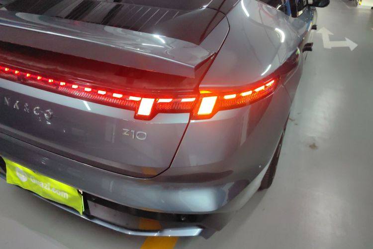 领克Z10 2024款 95kWh 702km四驱智驾Ultra车身外观9