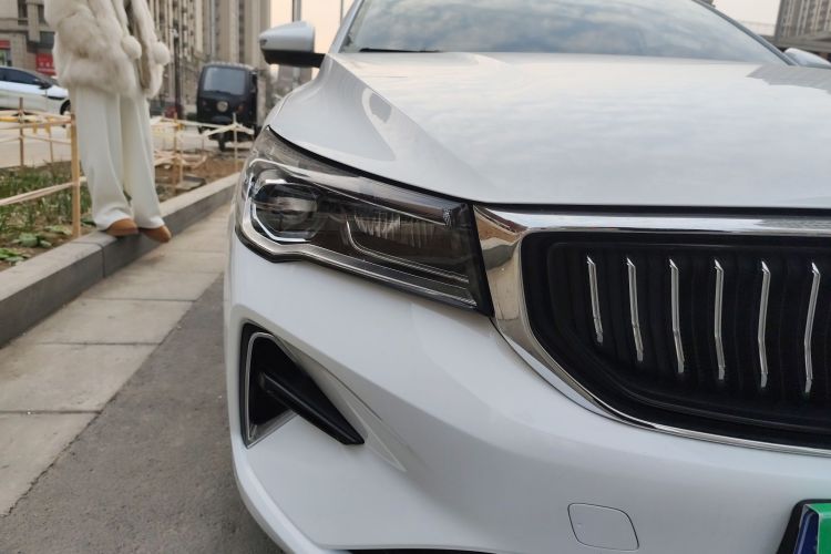 吉利汽车 帝豪 2023款 第4代冠军版 1.5L CVT尊贵型车身外观8