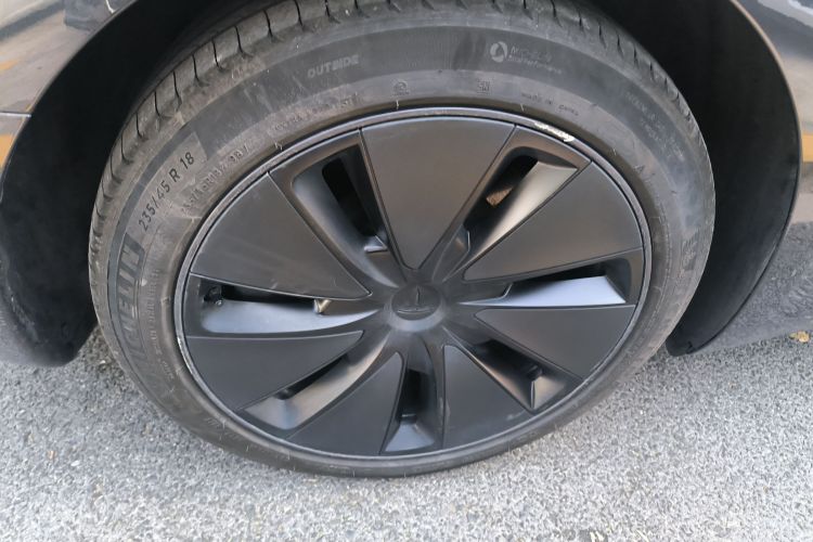 特斯拉 Model 3 2023款 后轮驱动版车身外观6008