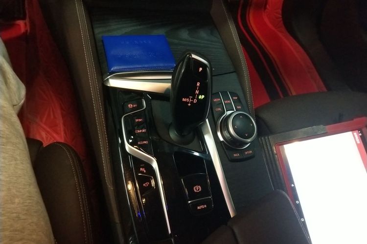 宝马5系 2022款 改款二 530Li 尊享型 M运动套装中控内饰18