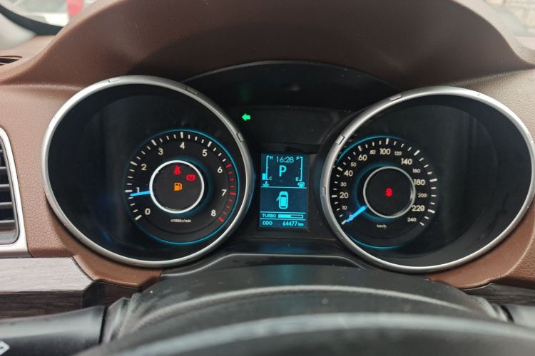 北汽威旺S50 2016款 1.5T CVT欢动尊贵型中控内饰14