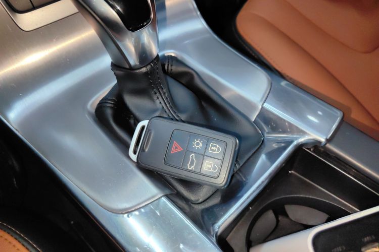 沃尔沃S60 2019款 S60L T3 智进版中控内饰11