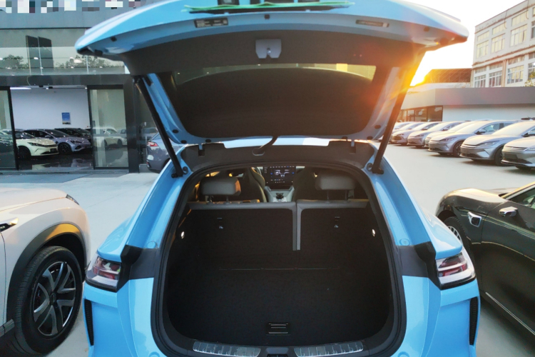 腾势N7 2024款 630 四驱智驾Ultra版机舱底盘23