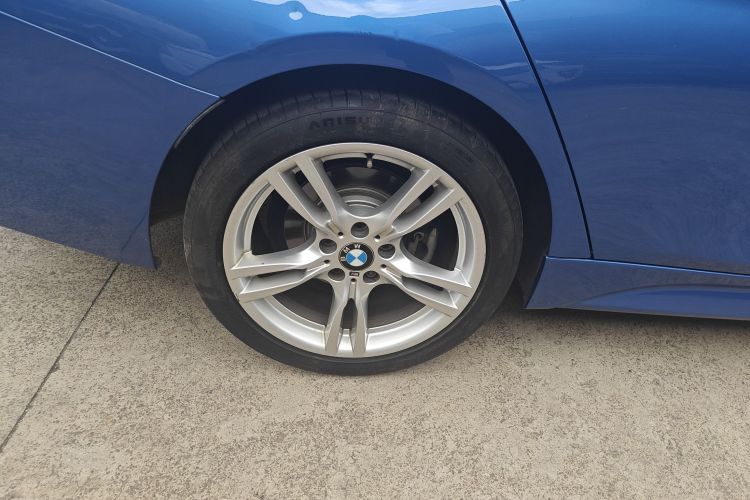 宝马3系 2018款 320i M运动套装车身外观56