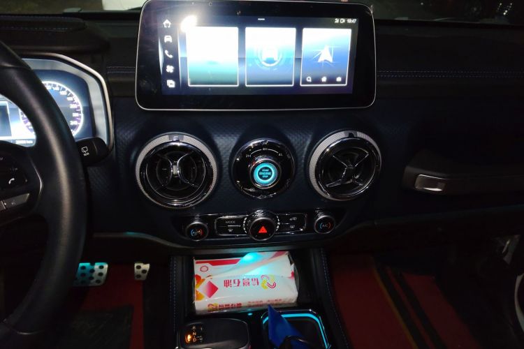 北京越野 北京BJ40 2023款 2.0T 自动四驱城市猎人版侠客型中控内饰16