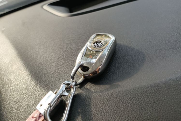 别克 君越 2018款 20T 豪华型中控内饰11