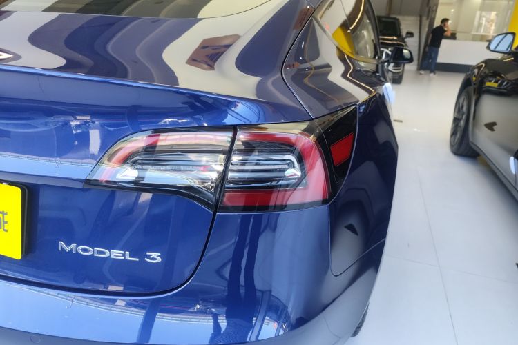 特斯拉 Model 3 2021款 标准续航后驱升级版 3D6车身外观6006