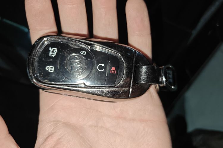 别克 君越 2018款 20T 精英型中控内饰11