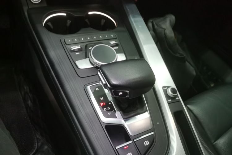 奥迪A4L 2019款 40 TFSI 时尚型 国VI中控内饰18