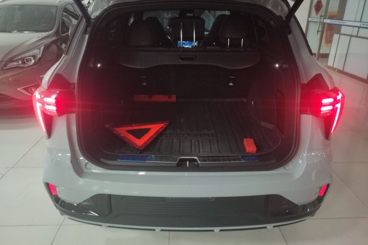 领克01 EM-P 2023款 1.5TD EM-P PM机舱底盘23