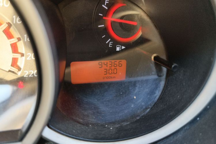 日产 轩逸 2012款 经典 1.6XE 手动舒适版中控内饰15