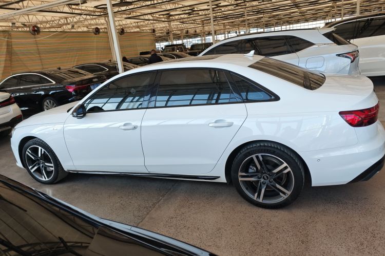 奥迪A4L 2022款 40 TFSI 豪华动感型车身外观4