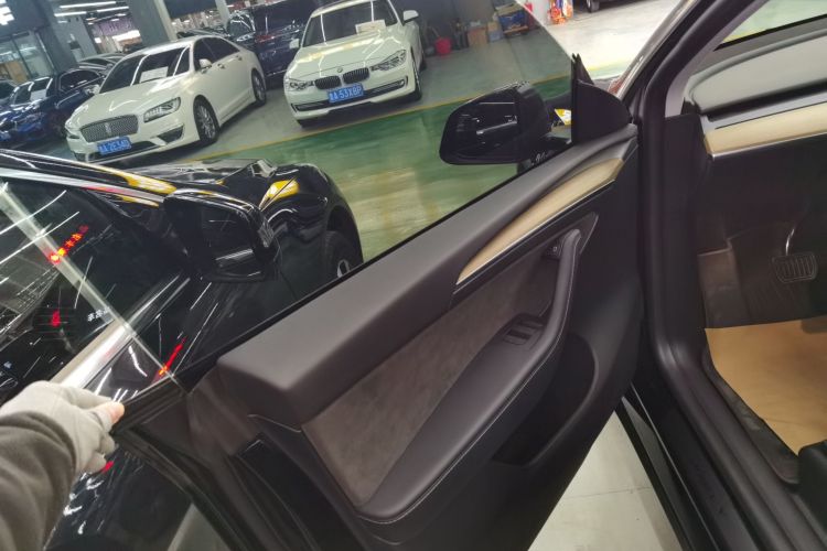 特斯拉 Model Y 2022款 改款 后轮驱动版中控内饰7007