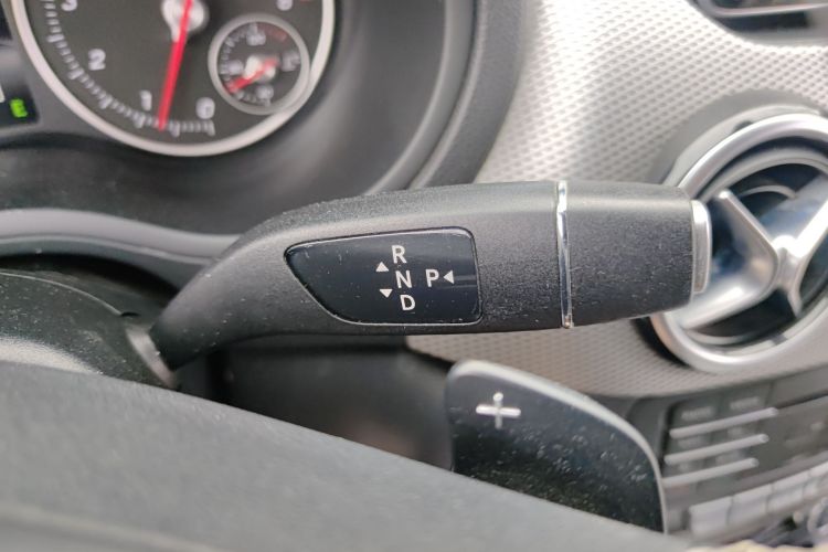 奔驰B级 2015款 B 200 时尚型中控内饰18