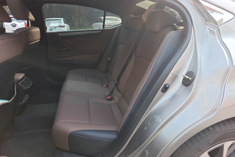 雷克萨斯ES 2025款 200 臻享版中控内饰21