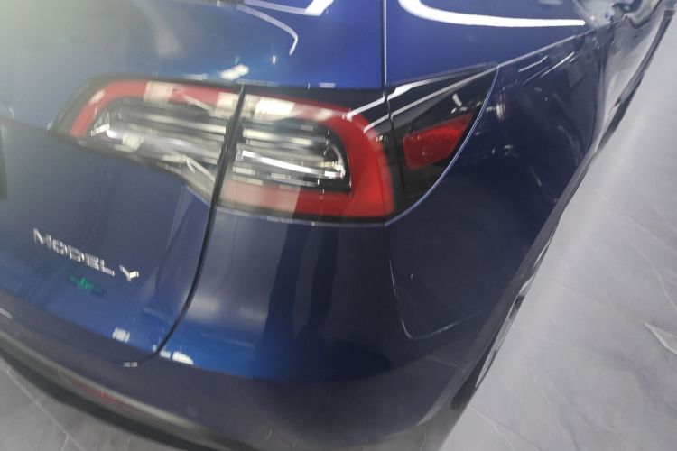 特斯拉 Model Y 2022款 改款 后轮驱动版车身外观9