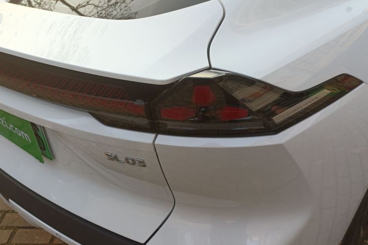 深蓝汽车 深蓝SL03 2022款 1.5L 1200增程版车身外观9