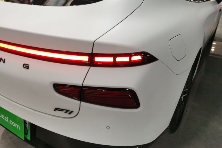 小鹏P7 2023款 P7i 702 Pro车身外观9