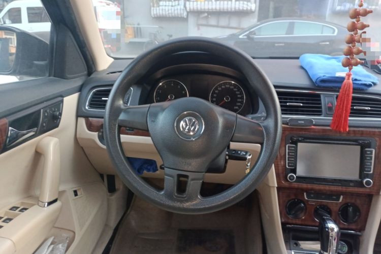 大众 朗逸 2013款 改款 1.4TSI DSG舒适版中控内饰13