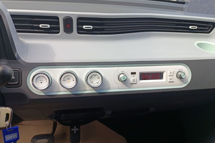 五菱汽车 宏光MINIEV 2021款 马卡龙时尚款 三元锂中控内饰16