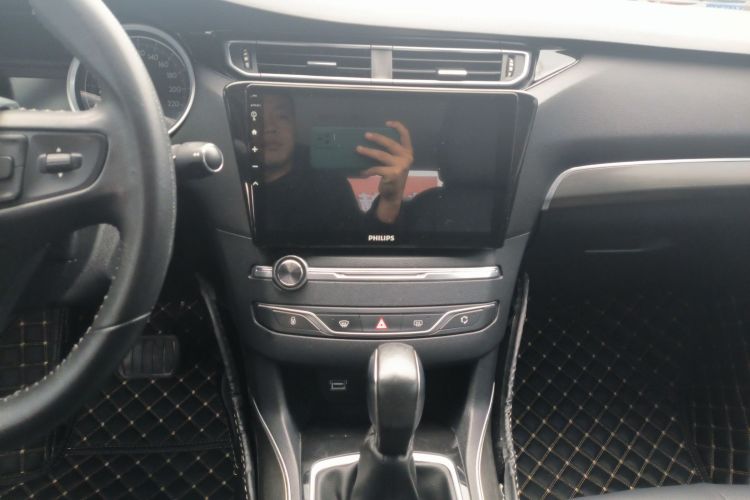 标致408 2014款 1.8L 自动豪华版中控内饰16