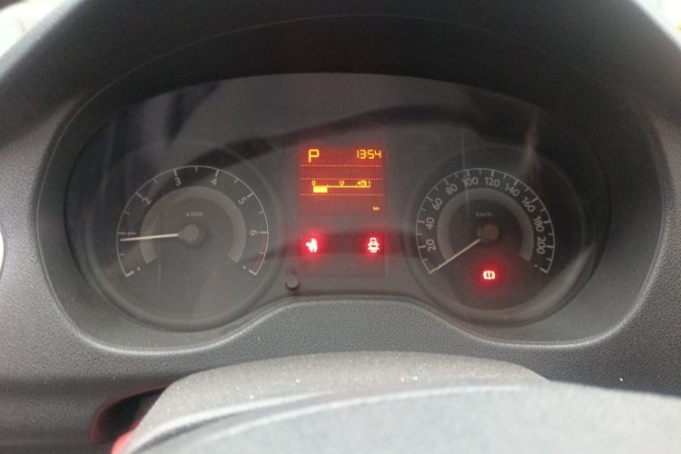 标致301 2016款 1.6L 自动舒适版中控内饰14