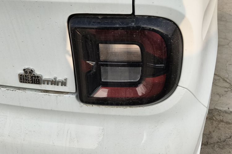 吉利银河 熊猫 2025款 210km 元气熊车身外观9