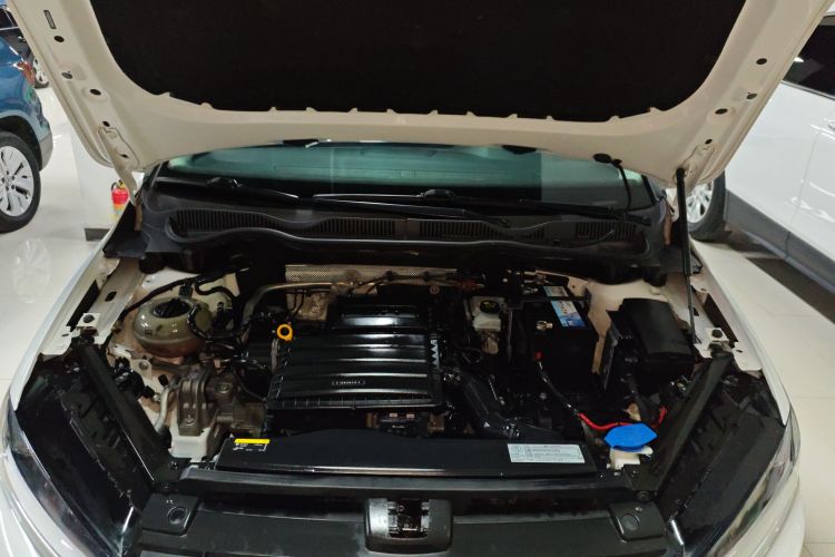 大众 高尔夫·嘉旅 2018款 1.6L 自动舒适型机舱底盘24