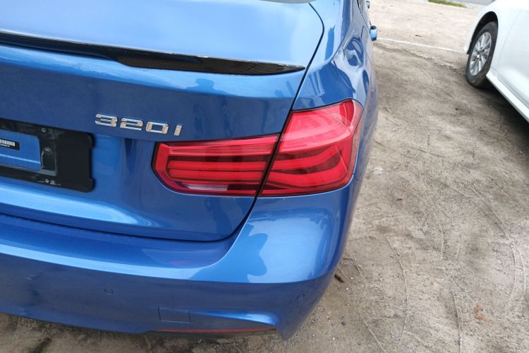 宝马3系 2019款 320i M运动套装车身外观9